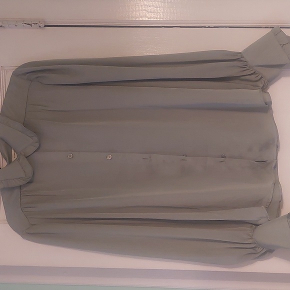 BNWT light green blouse - Picture 2 of 4